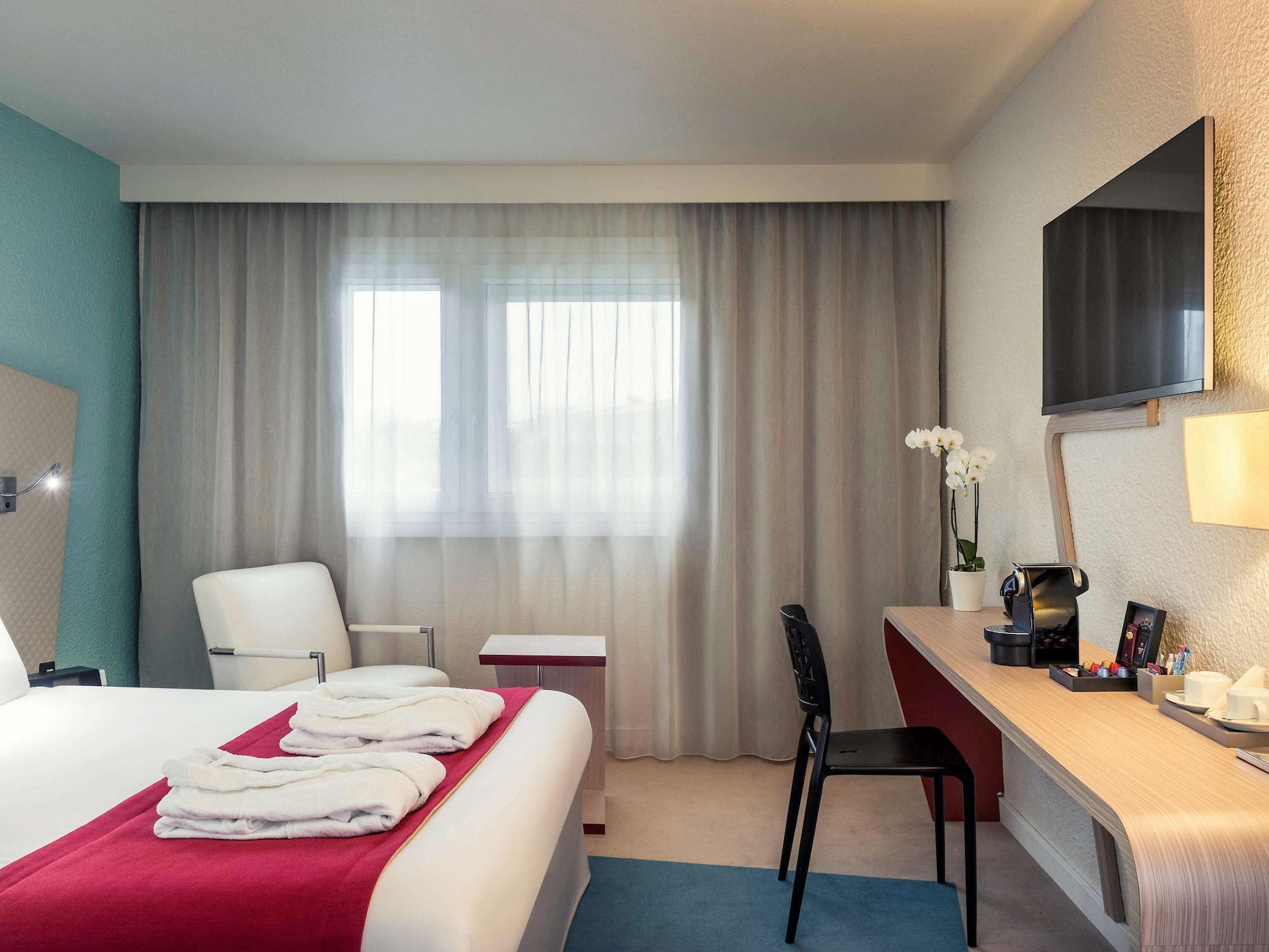 Mercure Paris Le Bourget Aeroport Le Blanc-Mesnil Exterior foto
